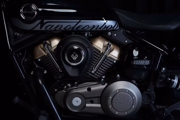 Chiếc xe có thiết kế đặc trưng của một chiếc cruiser chính hiệu, với đặc điểm nổi bật như chiều dài cơ sở dài, yên xe thấp, bình xăng hình giọt nước, và chân ga đặt thẳng kiểu bobber. Xe được trang bị yên solo, tạo nên vẻ ngoài nghiêng về phong cách bobber-cruiser.