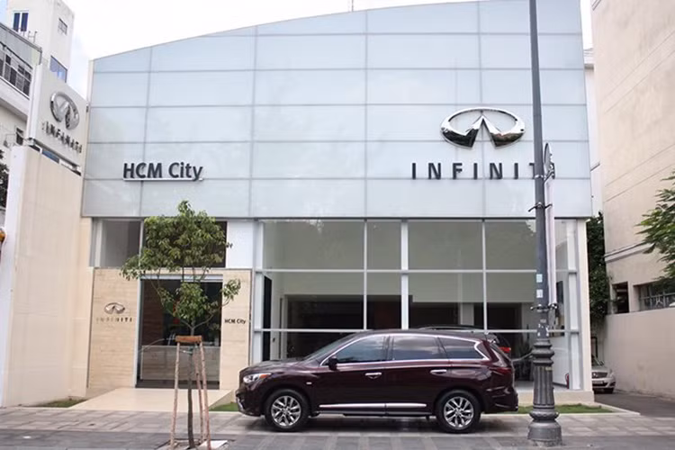 Mẫu QX60 được nhập khẩu nguyên chiếc và có giá bán chính hãng tại Việt Nam là 2,699 tỉ đồng.