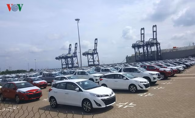 Ngoài 153 xe được xuống cảng Hiệp Phước thì số xe tương đương còn lại sẽ cập cảng ở Hải Phòng. Như vậy, lượng xe Toyota về Việt Nam đợt này chỉ có nguồn gốc xuất xứ từ Thái Lan, còn Toyota Fortuner hay Wigo sẽ về sau do nhập khẩu từ Indonesia.