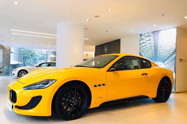Theo đại diện hãng xe sang Ý cho biết trong ngày ra mắt tại TP HCM vào cuối năm 2018 vừa qua, giá xe Maserati GranTurismo Sport được nhập khẩu chính hãng về Việt Nam sẽ có mức giá hơn 12 tỷ đồng.