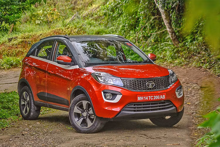 Tại Ấn Độ, giá xe Tata Nexon XMA bản máy xăng khoảng 7.50 lakh INR (khoảng 251 triệu đồng), trong khi động cơ diesel có giá 8.53 lakh (khoảng 286 triệu đồng). Với thiết kế trẻ trung không kém phần sang trọng cùng mức giá khá “mềm” so với các đối thủ trong cùng phân khúc.