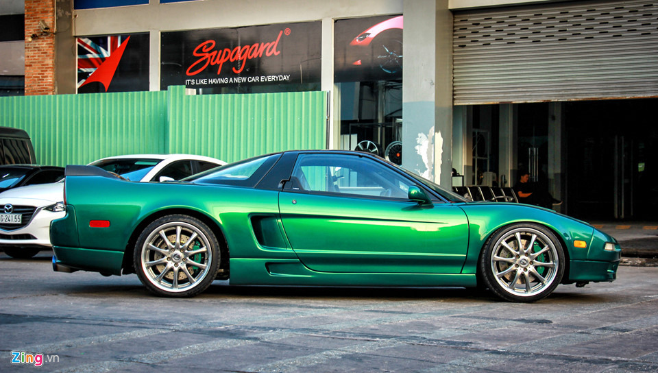 NSX là dự án cực kỳ nguy hiểm đối với Honda, một công ty vào cuối những năm 1980 chưa có vị thế lớn như ngày nay. Người sáng lập Honda, ông Soichiro Honda hoạt động tại công ty với vai trò "Cố vấn tối cao" là người định hướng theo đuổi những thành tựu kỹ thuật cho Honda. Và NSX là một trong những thành quả.