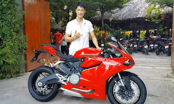 Johnny Tri Nguyen them Ducati 899 Panigale vao bo suu tap
