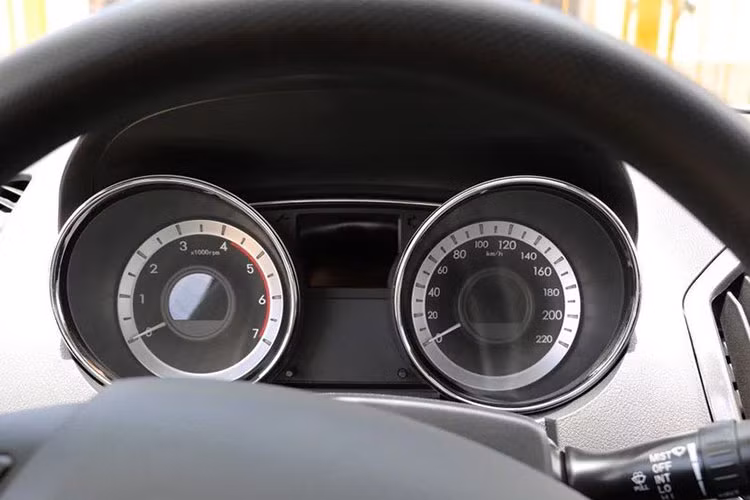 Phiên bản còn lại có chiều dài tổng thể 5.640 mm và chiều dài cơ sở là 3.405 mm. Tất cả các phiên bản đều được lắp đặt bộ lốp 265/65 R17.