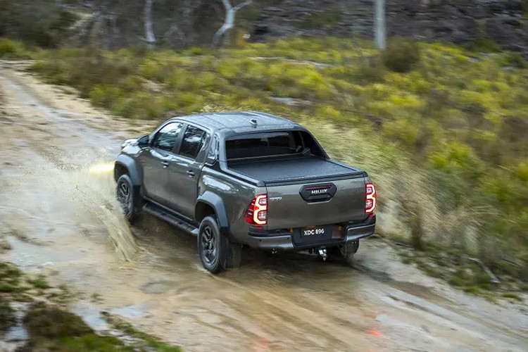 Tuy Hilux thua Ford Ranger nhưng Toyota vẫn hài lòng với doanh số hơn 60.000 xe trong năm 2023 tại thị trường Úc. "Doanh số 60.000 xe vẫn là con số ấn tượng với Hilux. Mẫu xe này đóng vai trò cực kỳ quan trọng trong danh mục sản phẩm của chúng tôi. Chúng tôi sẽ tiếp tục phát triển và cải thiện mẫu xe này. Thị trường sẽ tự quyết định thành công của xe", ông Sean Hanley, Giám đốc bán hàng và marketing của Toyota Úc, phát biểu.