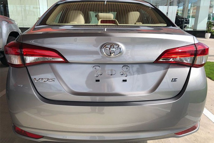 Trước đó hồi tháng 6/2019, mức ưu đãi giảm giá cao nhất đối với Toyota Vios là 60 triệu đồng đối với tất cả các phiên bản. Tuy nhiên riêng đối với bản Toyota Vios G CVT, nếu khách hàng ký hợp đồng, chốt xe ngay có thể được ưu đãi giảm giá thêm lên thành 65 triệu đồng.