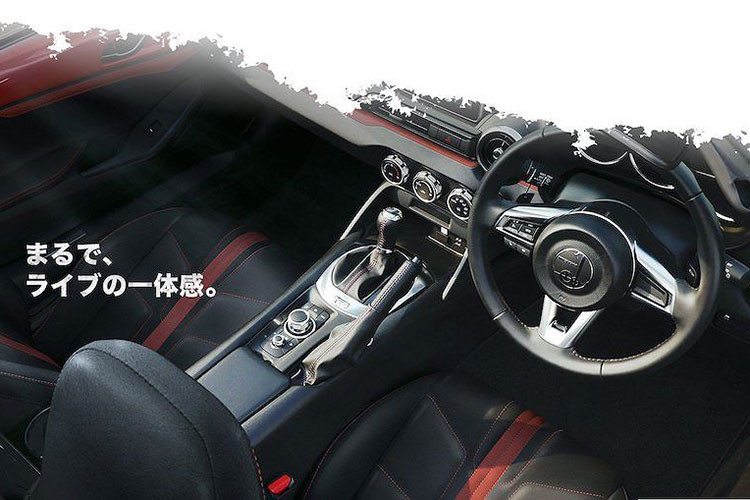 Hãng xe Mitsuoka đã giữ nguyên thiết kế nội thất của MX-5 trên Rock Star. So với mẫu xe nền tảng, Rock Star chỉ có một chút khác biệt với các ghế ngồi bọc da và chần chỉ sang trọng hơn, cùng với logo Mazda trên vô-lăng được thay bằng Mitsuoka.