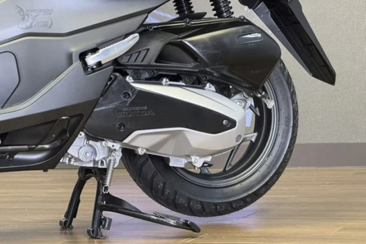 Honda NS150GX dùng động cơ 150cc, 4 van, làm mát bằng dung dịch, tích hợp hệ thống Idling Stop giúp tiết kiệm nhiên liệu. Mặc dù Honda chưa công bố thông số chi tiết về động cơ, nhưng mẫu xe này được kỳ vọng mang lại hiệu suất vận hành ổn định và linh hoạt.