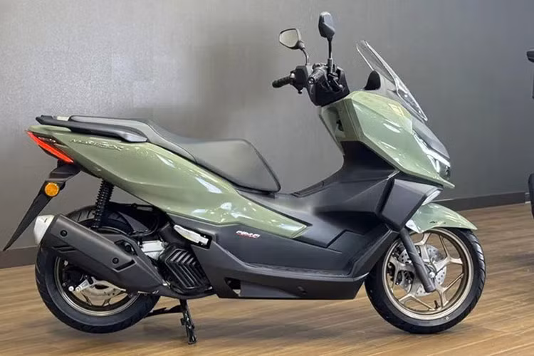 Mẫu xe tay ga Honda NS150GX 2025 này do Honda Wuyang – liên doanh giữa Honda và đối tác tại Trung Quốc – phát triển và sản xuất, được xem là phiên bản cao cấp của dòng PCX 160 vừa ra mắt tại Đông Nam Á.