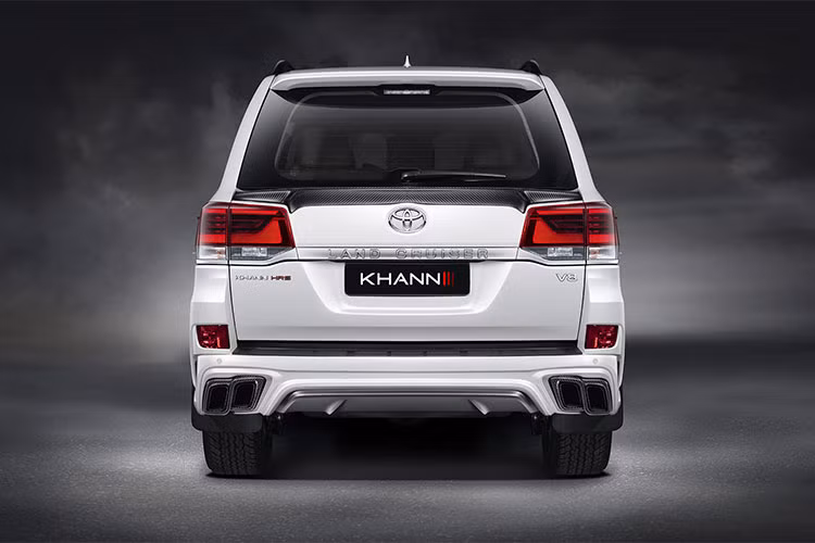 Đáng tiếc là KHANN Design chỉ dừng ở mức "tút tát" ngoại thất của Toyota Land Cruiser 2018. Do đó, Toyota Land Cruiser độ của KHANN Design vẫn sử dụng động cơ xăng V8, hút khí tự nhiên, dung tích 4,6 lít, sản sinh công suất tối đa 304 mã lực và mô-men xoắn cực đại 439 Nm.