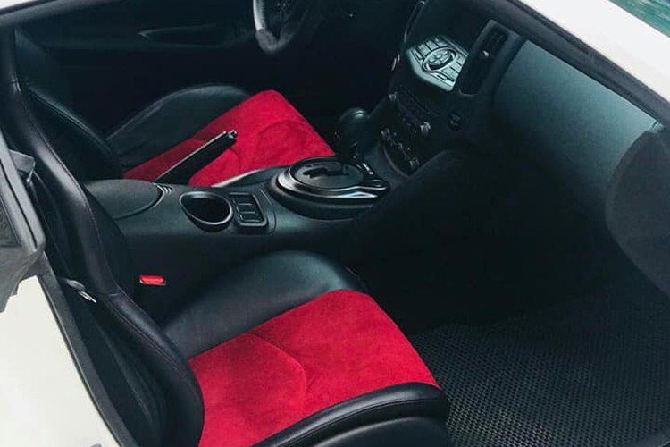 Thay đổi lớn nhất trên Nissan 370Z NISMO 2015 nằm ở hộp số, Nissan vẫn giữ nguyên hộp số sàn 6 cấp tiêu chuẩn, phiên bản duy nhất tại Việt Nam hiện tại được trang bị tùy chọn hộp số tự động 7 cấp. Nissan 370Z vẫn duy trì là mẫu xe duy nhất trong phân khúc được trang bị hệ thống kiểm soát đồng bộ vòng tua Syncro Rev Control (trên bản số sàn).