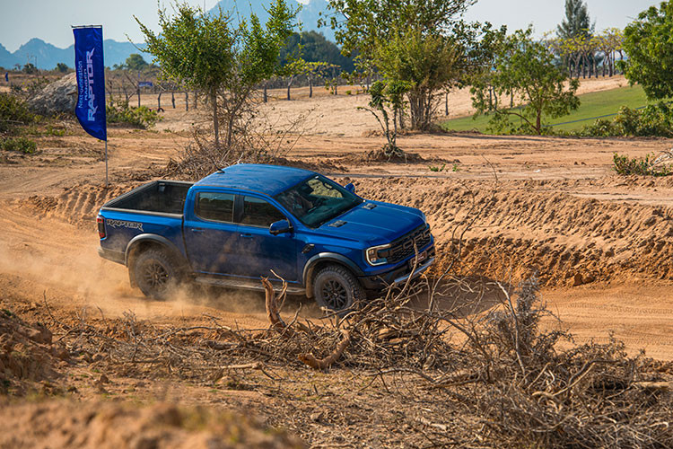 Danh gia Ford Ranger Raptor 2023 - khong co doi thu tai Viet Nam-Hinh-8