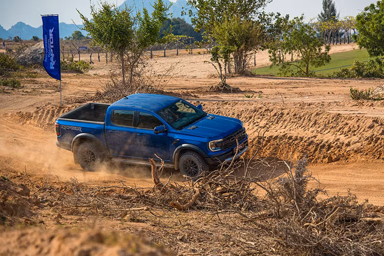 Danh gia Ford Ranger Raptor 2023 - khong co doi thu tai Viet Nam-Hinh-8