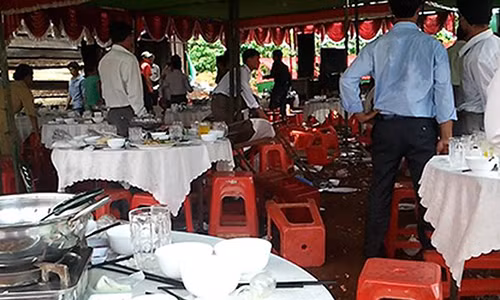 Nhom thanh nien xong vao dam cuoi danh nha co dau