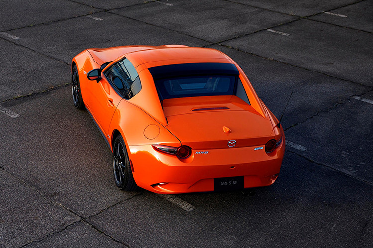 Theo hãng xe Nhật Bản, sẽ chỉ có 3.000 chiếc Mazda MX-5 phiên bản kỷ niệm 30 năm được sản xuất trên toàn thế giới. Trong đó có 500 mẫu dành cho thị trường Mỹ. Phiên bản đặc biệt này bao gồm cả 2 dòng Mazda MX-5 Convertible mui mềm và RF mui cứng.