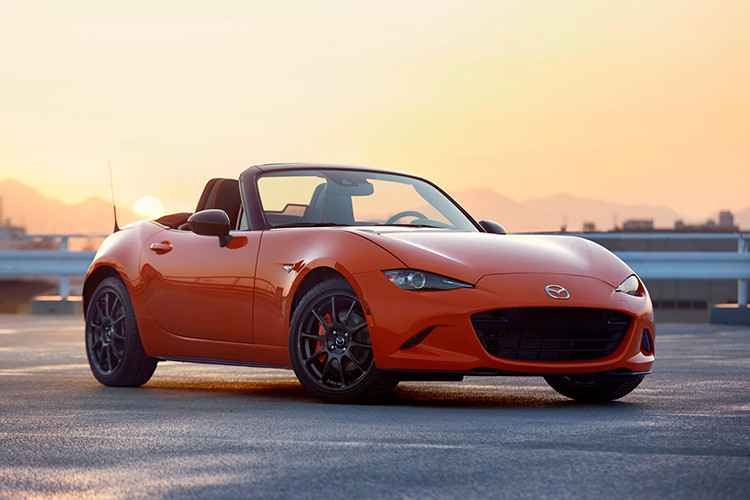 Để kỉ niệm sinh nhật lần thứ 30 của mẫu xe thể thao Miata (MX5), Mazda đã ra mắt phiên bản đặc biệt có tên 30th Anniversary Edition tại Mỹ. Chiếc xe Mazda Miata 30th Anniversary Edition được mang tới Triển lãm ô tô Chicago 2019 với màu cam của xe đua và một số chi tiết đặc biệt.