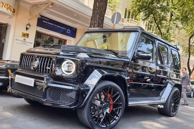 Hiện chưa rõ mức giá xe Mercedes-AMG G63 độ Brabus xuất hiện cùng "nữ hoàng nội y" Ngọc Trinh, nhưng theo giới thạo xe thì nó đắt hơn phiên bản tiêu chuẩn đang bán chính hãng tại Việt Nam khoảng vài tỷ đồng. Đây cũng được xem là một trong những mẫu xe "hiếm" tại Việt Nam hiện nay.