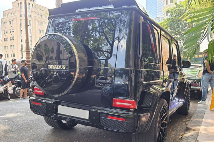 Mercedes-AMG G63 độ Brabus 800 sở hữu khối động cơ tăng áp kép V8 4.0L đã được hiệu chỉnh, cho công suất lên tới 789 mã lực và mô-men xoắn cực đại 1.000 Nm, tăng 212 mã lực và 150 Nm so với nguyên bản. Sức mạnh mới giúp siêu SUV dễ dàng bứt tốc từ 0 - 100 km/h trong 4,1 giây, đạt tốc độ tối đa 240 km/h.