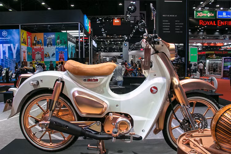 Cub C125 sử dụng khối động cơ SOHC, xilanh đơn dung tích 124.8cc, 4 cấp số, phun xăng điện tử và làm mát bằng gió, 2 van/xilanh. Chỉ đạt công suất tối đa 9 mã lực nhưng đây là một chiếc xe rất phù hợp với nhu cầu sử dụng thành thị với mức tiêu thụ nhiên liệu cực kỳ lý tưởng.