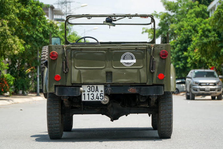 Xe trang bị động cơ có dung tích xi lanh 2.120cc, công suất cực đại 55 mã lực cùng hộp số 3 cấp. GAZ 69 có thể đạt tốc độ tối đa 90 km/h khi chạy chế độ 1 cầu trên đường bằng phẳng. Xe dùng hai thùng nhiên liệu, một chứa 47 lít dưới sàn, bình còn lại 28 lít bên dưới ghế hành khách. 