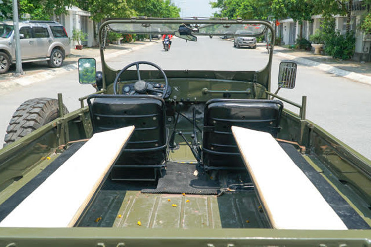 Theo chủ nhân chiếc GAZ 69 cho hay - xe được đăng ký lần đầu năm 1972 bởi một cơ quan Nhà nước dùng đưa đón lãnh đạo. Sau đó, xe được điều chuyển về Sở Giáo dục tỉnh Nam Định. Đến năm 1989 xe được thanh lý cho người dân, nhưng một thời gian ngắn sau đó phải “đắp chiếu” vì hư hỏng không có đồ thay thế. 