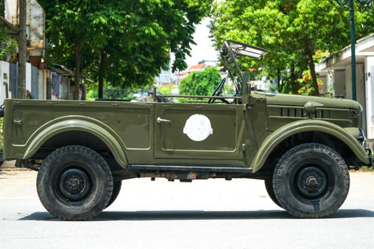 Những chiếc GAZ 69 của Nga được sản xuất tại nhà máy GAZ (Gorkovsky Avtomobilny Zavod) trong các năm từ 1953-1954. Từ 1955-1972, xe được sản xuất bởi hãng UAZ. Trong giai đoạn thập niên 70 của thế kỷ trước, GAZ 69 nằm trong số những dòng xe quân sự được Liên Xô cũ viện trợ cho Việt Nam.