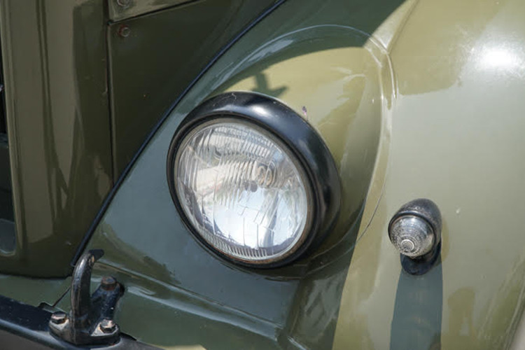 GAZ 69 được biên chế phần lớn cho quân đội, chỉ một số ít được sử dụng cho cơ quan nhà nước. Hai biến thể được sử dụng rộng rãi nhất của GAZ 69 là phiên bản "đuôi tròn", loại 5 chỗ ngồi. Bản "đuôi vuông" chỉ dành cho nhiệm vụ chở hàng, chở quân, cứu thương.