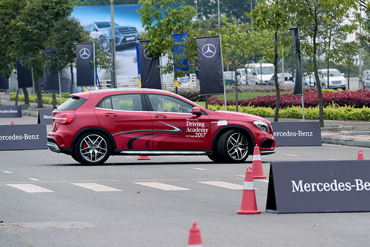 Đáng chú ý, các khách hàng có thể trải nghiệm các mẫu xe hiệu năng cao Mercedes-AMG A 45 4MATIC và Mercedes-AMG CLA 45 4MATIC trên đường đua Đại Nam.