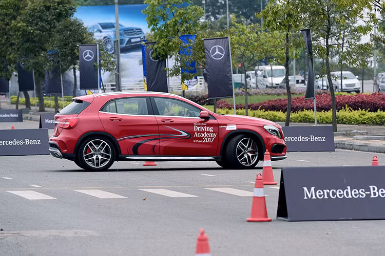 Đáng chú ý, các khách hàng có thể trải nghiệm các mẫu xe hiệu năng cao Mercedes-AMG A 45 4MATIC và Mercedes-AMG CLA 45 4MATIC trên đường đua Đại Nam.