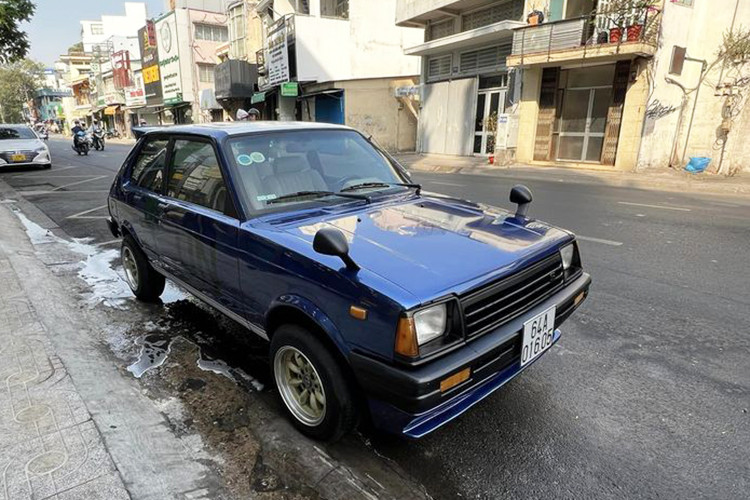 Starlet là mẫu ôtô cỡ nhỏ Toyota sản xuất từ năm 1973 đến năm 1999, thay thế Publica nhưng vẫn giữ mã "P" và đánh số thế hệ của Publica. Starlet thế hệ đầu tiên được bán với tên Publica Starlet ở một số thị trường. Tại Nhật Bản, nó chỉ dành riêng cho các đại lý Toyota Corolla Store.