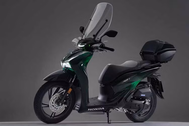  Honda SH Vetro 2024 mới được áp dụng trên 2 tuỳ chọn động cơ là 125cc và 150cc. Điểm nhấn đáng chú ý của phiên bản này chính là bộ vỏ của xe.