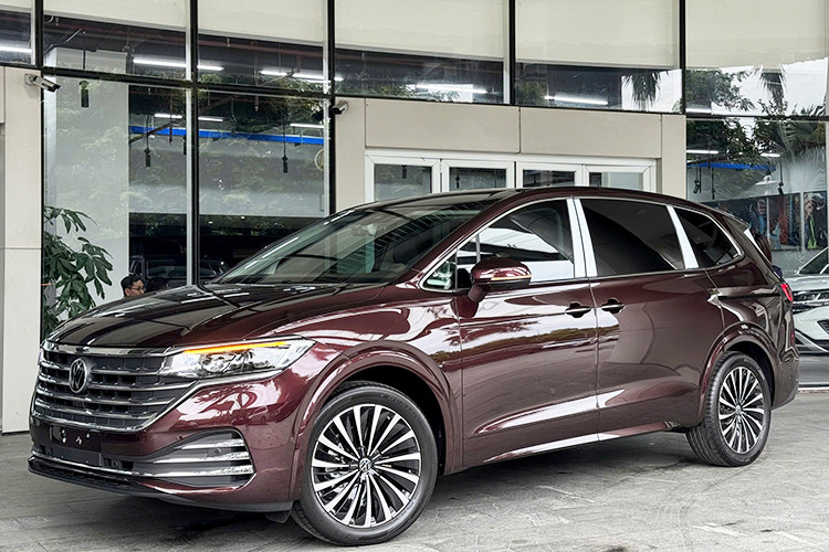 Sự lựa chọn của Bảo Thanh tiếp tục khẳng định sức hút của Volkswagen Viloran trong phân khúc MPV hạng sang, đồng thời cho thấy độ chịu chơi của nữ diễn viên dù đã tạm rời xa màn ảnh. Nhìn chung, Viloran xứng đáng là chiếc MPV chuẩn thương gia ưng ý dành cho nhóm khách doanh nhân, những ngôi sao nổi tiếng hay các gia đình nhiều thế hệ... 