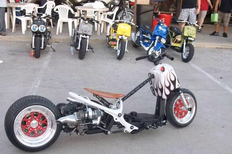 Chiếc ruckster turbo được chế tác theo phong cách low-ride, với đặc điểm gầm xe thấp và khối động cơ được đẩy xa ra phía sau tạo nên trục cơ sở dài, chỉ phù hợp cho đương đô thị tại Mỹ. Theo Ruckster, chi phí để hoàn thiện chiếc xe này không dưới 40.000 usd (khoảng hơn 800 triệu đồng).