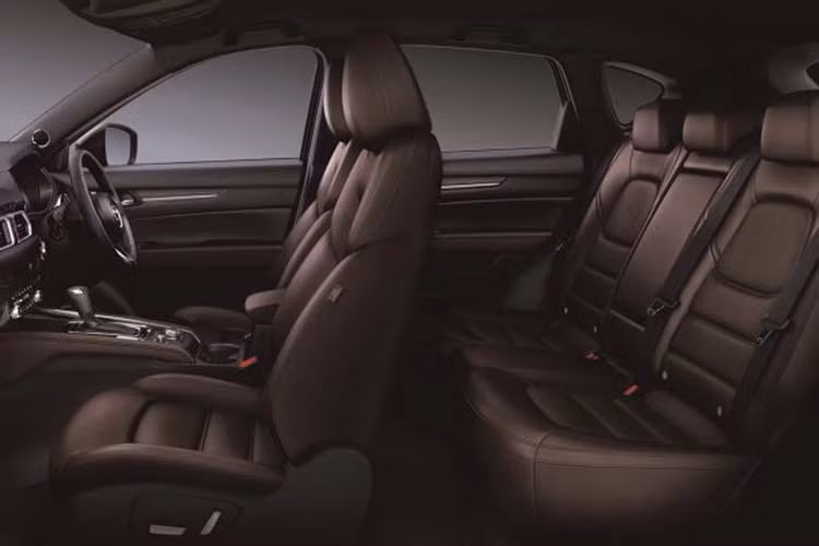 Bên cạnh động cơ tăng áp mới, Mazda CX-5 2019 bản 2.5l còn được bổ sung hệ thống kiểm soát điều hướng mô-men xoắn G-Vectoring Control (GVC) nâng cấp mang tên Plus. Hệ thống này sẽ áp dụng lực phanh nhẹ vào bánh ngoài của Mazda CX-5 2019 khi xe ôm cua để tăng độ cân bằng.