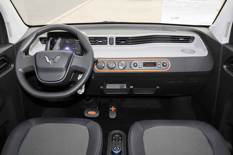 Chiec Wuling HongGuang Mini EV dau tien xuat xuong tai Viet Nam-Hinh-2