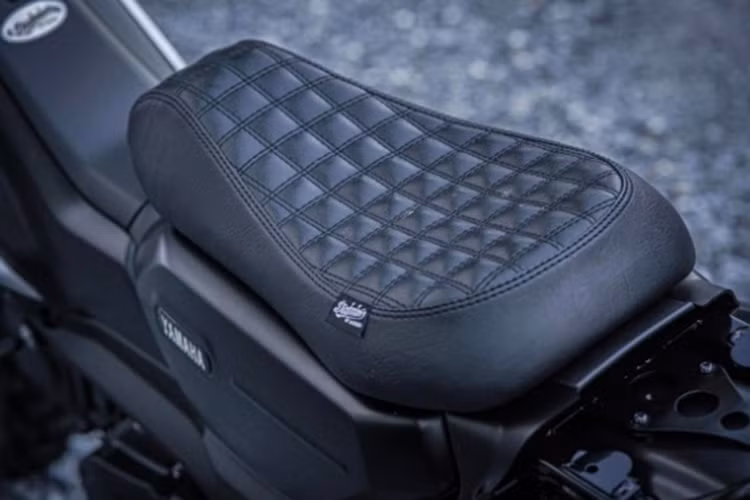 Phía đuôi xe được làm gọn lại và bổ sung thêm ống xả mới đặt cao hơn PG-1 nguyên mẫu.