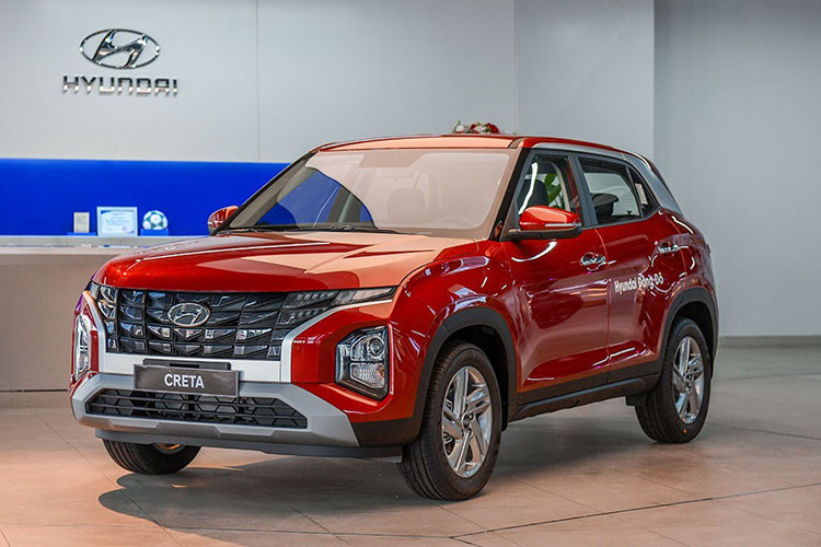 Ở vị trí thứ 6 trong top 10 xe bán chạy tháng 6 tiếp tục là một cái tên hoàn hoàn mới. Cụ thể, với doanh số 830 xe, Hyundai Creta lần đầu góp mặt trong top 10 xe bán chạy của tháng. So với tháng 5 đạt 935 xe, doanh số tháng 6 của Creta đã giảm 11,2%.