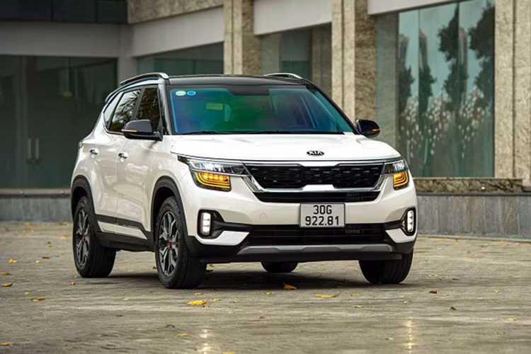 Với thành tích bán được 887 xe, Sonet cán đích tại vị trí thứ 6 trong top 10 xe bán chạy nhất tháng. Đồng thời, với sự hụt hơi của 2 "đàn anh" Seltos và K3, Kia Sonet cũng xuất sắc trở thành mẫu xe có doanh số tốt nhất của hãng xe Hàn Quốc trong tháng 6/2022 tại thị trường Việt Nam.