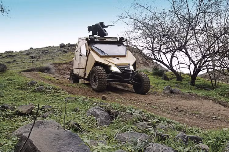 Thậm chí, bên trong nội thất của mẫu xe ATV bọc thép này còn có cả điều hòa nên những người lính sẽ không còn phải lo sợ cảm giác nóng nực và bức bí khi ngồi bên trong. Hiện chưa rõ giá bán của những chiếc Plasan Yagu này, tuy nhiên nó đã mở ra tương lai chế tạo những chiếc xe bọc thép có thiết kế phong cách hơn là chỉ đa dụng.