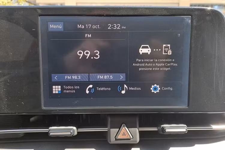 Trang bị an toàn của xe cũng phong phú với 6 túi khí, phanh đĩa trên 4 bánh, hệ thống cảnh báo tiền va chạm, hệ thống hỗ trợ tránh va chạm với ô tô/người đi bộ/người đạp xe phía trước, hỗ trợ tránh va chạm ở giao lộ, cảnh báo kiêm hỗ trợ tránh va chạm trong điểm mù,...