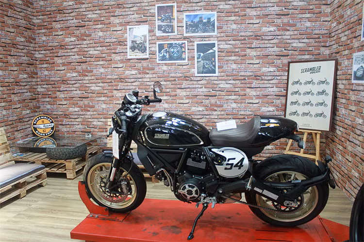 Tất cả các mẫu xe mới được trưng bày tại Triễn lãm sau đó sẽ diện kiến người hâm mộ tại Sài Gòn, dự kiến vào trung tuần tháng 6/2018. Được biết, Ducati Việt Nam sẽ có thông báo rộng rãi đến người hâm mộ về lịch trình ra mắt các dòng Panigale V4, Scrambler 1100 và Multistrada 1260 tại Sài Gòn trong thời gian gần nhất.