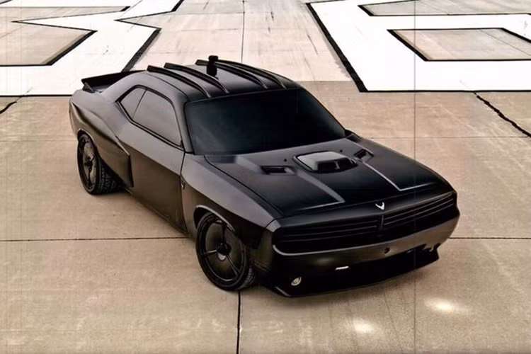 Chiếc Dodge Challenger 2009 này được đặt tên là Stealth Black với những trang bị trên xe thuộc hàng “khủng” về mặt công nghệ. Xe được nâng cấp toàn diện bởi Galpin Auto Sports theo phong cách máy bay chiến đấu F/A 22 Raptor trong một sự hợp tác với lực lượng không quân Mỹ.