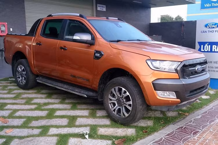 Sau một tháng vắng bóng ở top xe bán chạy, Ford Ranger đã trở lại với doanh số bán đạt 536 xe, tăng nhẹ 33 xe so với tháng trước (503 xe), vẫn dẫn đầu phân khúc bán tải tại thị trường Việt Nam. Cũng trong tháng 2 vừa qua, Ford Việt Nam đã chính thức tung phiên bản Ranger Limited mới tại thị trường Việt Nam với giá bán 799 triệu đồng, đồng thời nâng cấp trang bị cho tất cả những phiên bản còn lại nhưng không thay đổi giá bán.