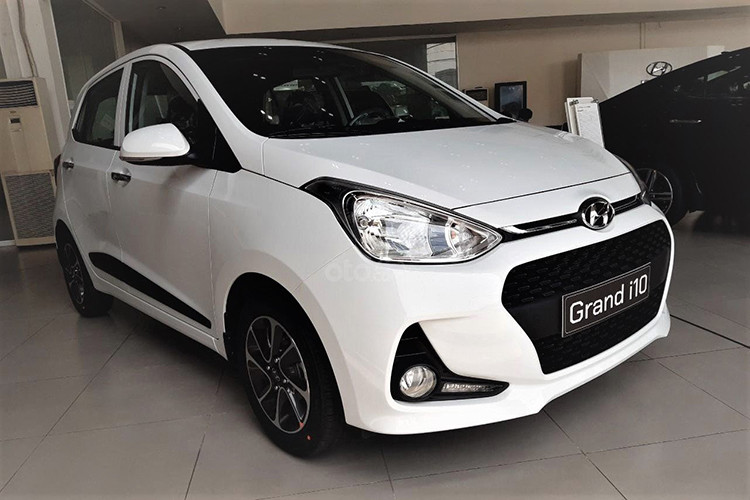 Cũng tương tự người anh em cùng nhà Hyundai Accent, trong tháng 2/2020, doanh số bán của Hyundai Grand i10 cũng chỉ đạt 1.101 xe, giảm 485 xe so với tháng trước (1.586 xe) và cộng dồn hai tháng đầu năm đạt 2.687 xe bán ra. Mặc dù doanh số giảm nhưng vẫn đủ để Grand i10 giữ vững một vị trí trong top xe bán chạy tại thị trường Việt. 