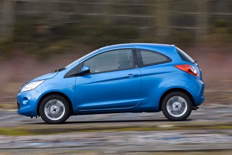 Những công nghệ an toàn trên xe gồm hỗ trợ khởi hành ngang dốc, thiết lập giới hạn tốc độ, sáu túi khí, cân bằng điện tử, cảnh báo áp suất lốp. Xe sẽ bán ra thị trường châu Âu vào cuối 2018 với mức giá từ 15.200 USD (tương đương khoảng 344 triệu đồng) tại thị trường Anh quốc.