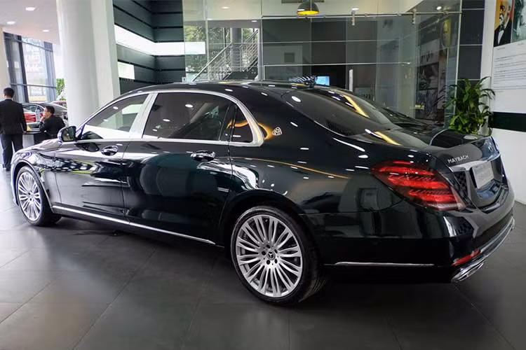 Trước đây, mẫu xe hạng sang Mercedes-Maybach S400 phiên bản cũ cũng được trang bị khối động cơ tương tự như bản nâng cấp. Tuy nhiên, động cơ của Mercedes-Maybach S400 chỉ đồng hành với hộp số tự động 7 cấp.