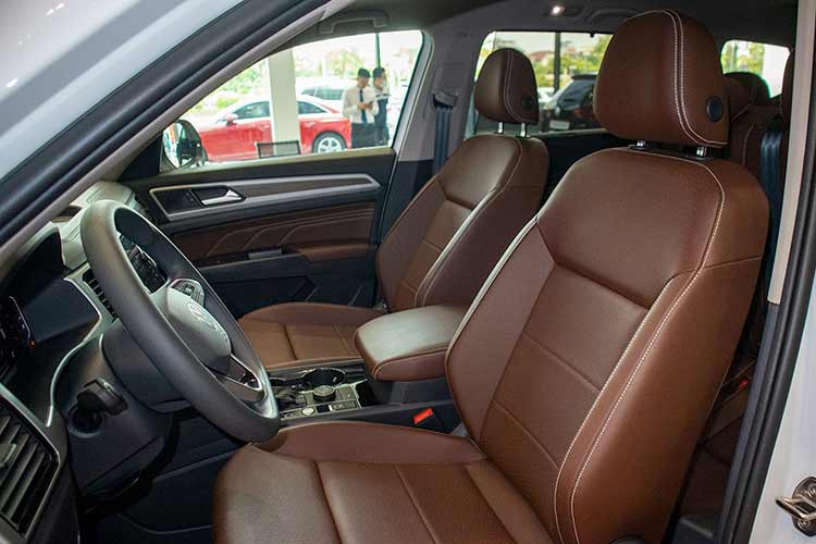 Về mặt an toàn, Teramontcó những tính năng an toàn như: Hệ thống chống bó cứng phanh ABS; Hỗ trợ lực phanh khẩn cấp BA; Chống trượt khi tăng tốc ASR; Ổn định thân xe điện tử ESC; Cảnh báo chệch làn đường, hỗ trợ giữ làn đường; Hệ thống điều khiển hành trình thích ứng; Hỗ trợ khởi hành ngang dốc; 6 túi khí; Cảnh báo áp suất lốp...