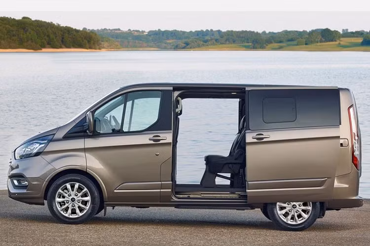 Đại diện truyền thông của Ford Việt Nam không xác nhận nhưng cũng không phủ nhận thông tin từ phía đại lý. "Chúng tôi có nghe nói thông tin này nhưng chưa được phía marketing xác nhận. Thời điểm ra mắt và cấu hình đang được tính toán để đem tới cho khách hàng Việt Nam một mẫu xe tốt nhất có thể", vị này cho hay.