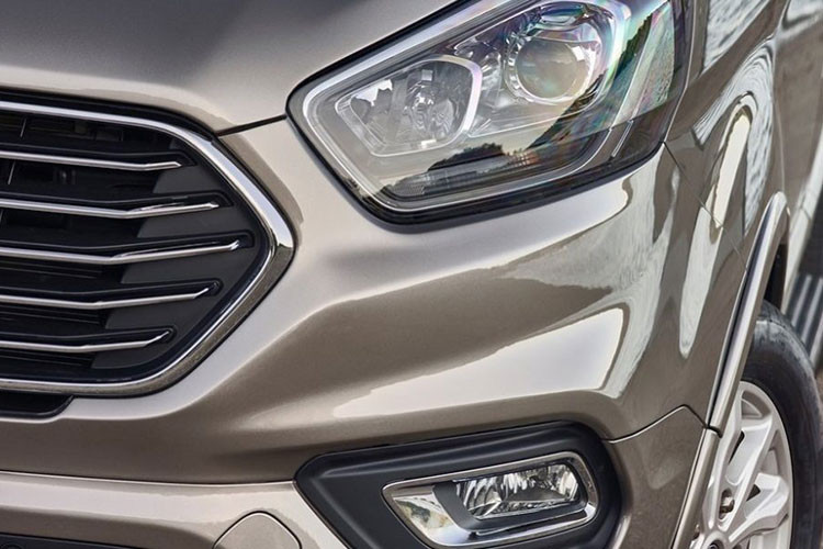 Ngoài ra, theo một số nguồn tin cho hay - mẫu xe Ford Tourneo tại Việt Nam sẽ sử dụng động cơ tăng áp EcoBoost 4 xi-lanh, dung tích 2.0L cùng hộp số tự động 6 cấp. Với động cơ này, Ford Tourneo sở hữu công suất tối đa 193 mã lực và mô-men xoắn cực đại 300 Nm.