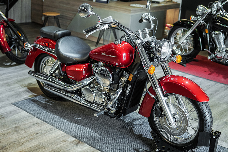 Mẫu xe môtô Honda Shadow là dòng cruiser được thiết kế chủ yếu nằm hướng tới thị trường Mỹ, với nhiều phiên bản khác nhau và dung tích máy từ 125 tới 1100cc. Có lịch sử từ năm 1983, nhưng trên mẫu Honda Shadow dù mới hay cũ - nó vẫn mang vẻ ngoài truyền thống của một chiếc cruiser điển hình gần như không thay đổi sau hàng chục năm.